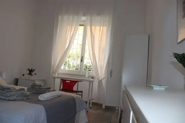Üç Kişilik Oda, Ortak Banyo (Blu)