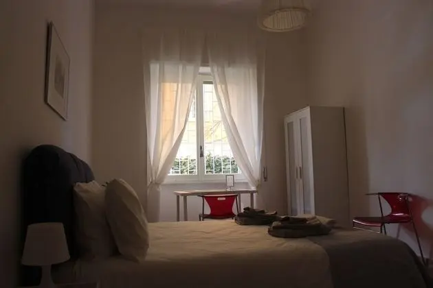 Üç Kişilik Oda, Ortak Banyo (Blu)