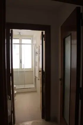 Üç Kişilik Oda, Ortak Banyo (Blu)