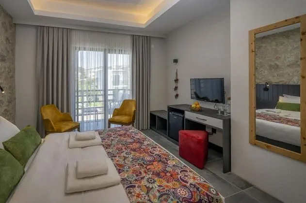 Daire-İki Yatak Odalı, Havuz Manzaralı, Balkonlu