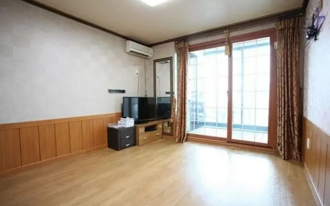 Oda (Room 306 (Ondol Room))