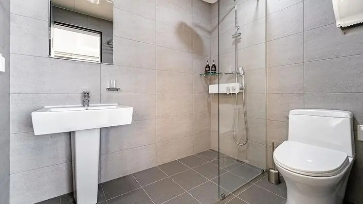 Basic Oda, 4 Yatak Odası (Atiko)