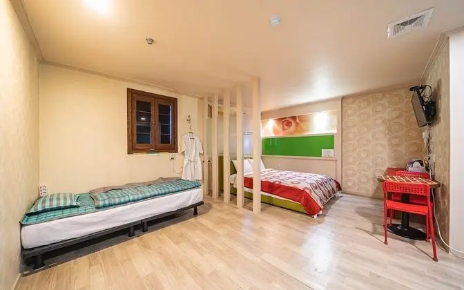 Oda (Deluxe room (super single queen half )