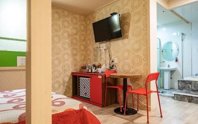 Oda (Deluxe room (super single queen half )