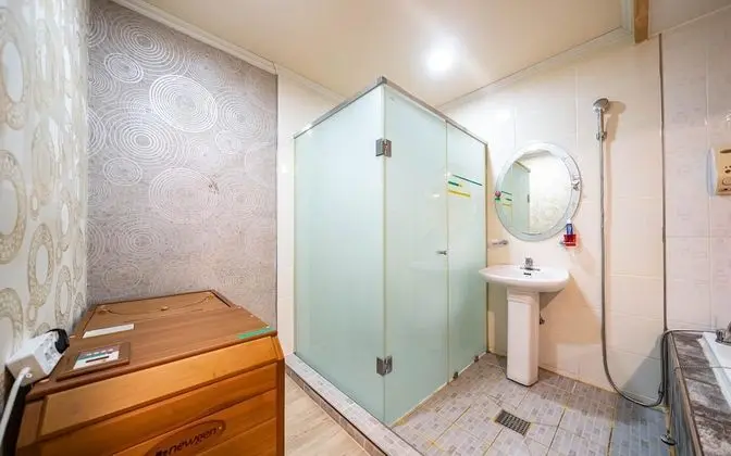 Oda (Deluxe room (super single queen half )