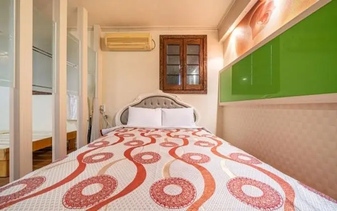 Oda (Deluxe room (super single queen half )