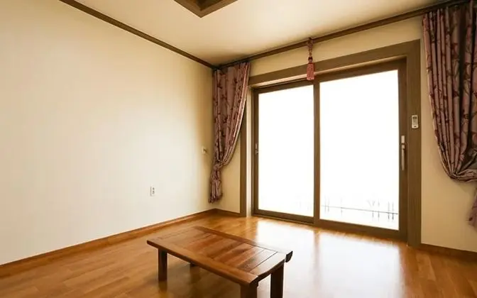 Oda (Room 102)