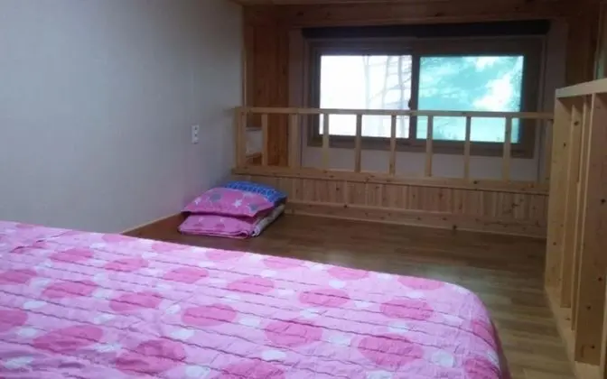 Oda (Room 103 White Room)