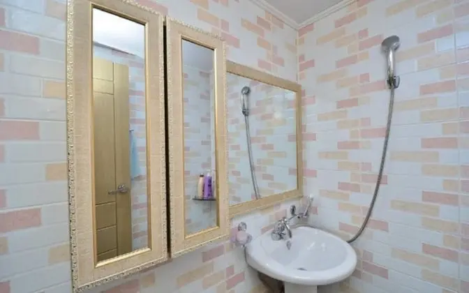 Oda (Room 103 White Room)