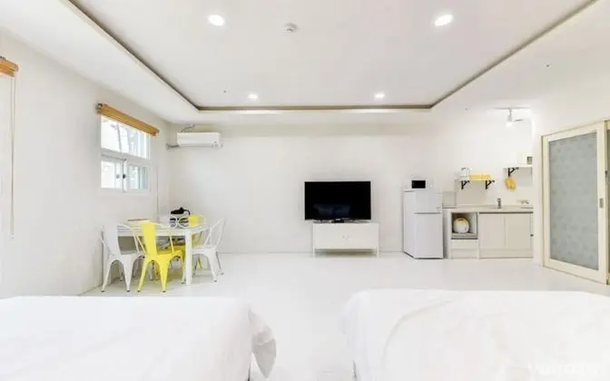 Oda (4 person room 204)
