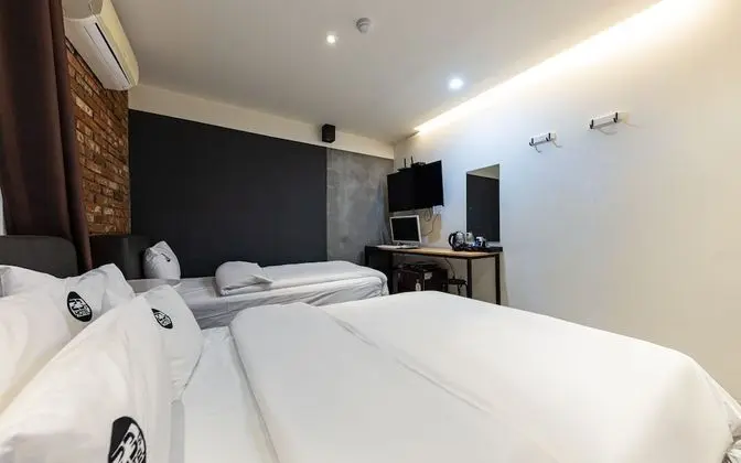 Oda (Business Twin (Netflix available))