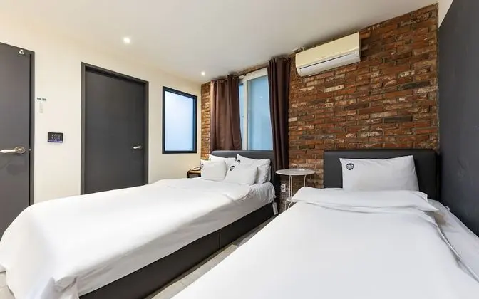 Oda (Business Twin (Netflix available))