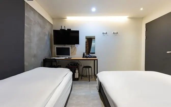 Oda (Business Twin (Netflix available))