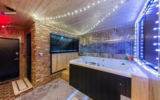 Oda (Standard + spa room (Netflix availabl)