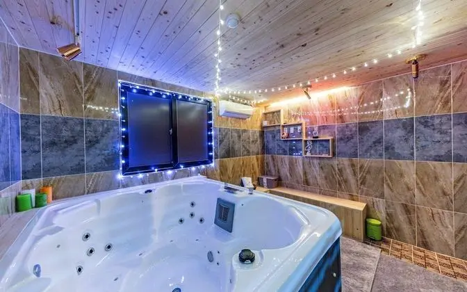 Oda (Standard + spa room (Netflix availabl)