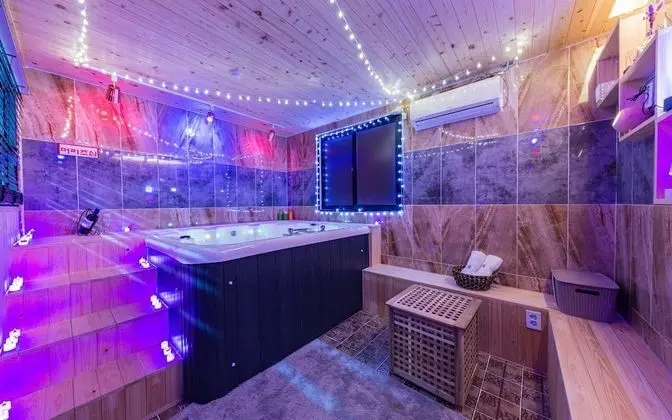 Oda (Standard + spa room (Netflix availabl)