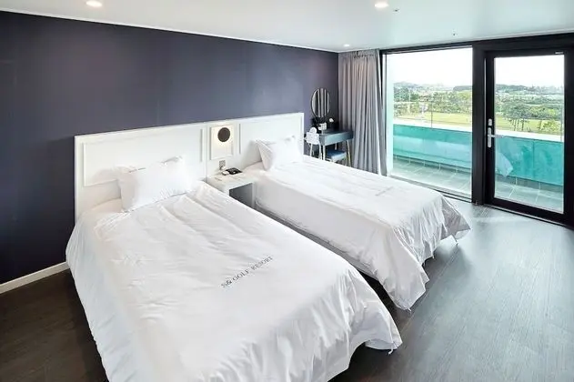 Hotel Type Royal (No Cooking Allowed)