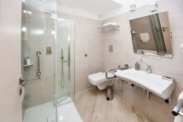 Comfort Tek Büyük veya İki Ayrı Yataklı Oda, Engellilere Uygun