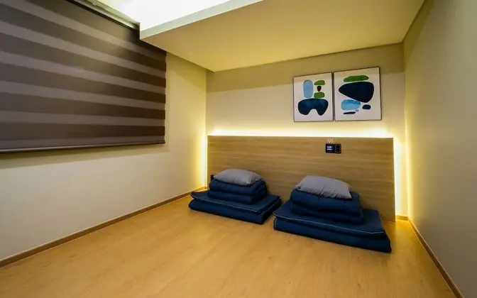 Oda (Korean room (air purifier Netflix & W)