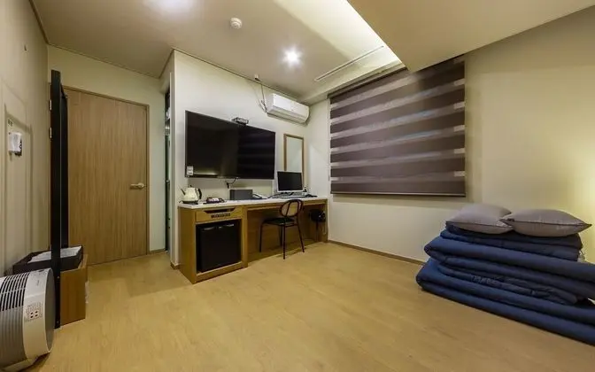 Oda (Korean room (air purifier Netflix & W)