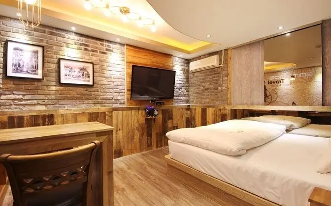 Oda (Premium (Netflix Available Bathtub Ho)