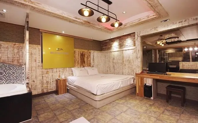 Oda (Premium (Netflix Available Bathtub Ho)