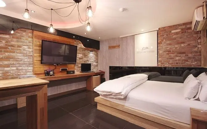 Oda (Premium (Netflix Available Bathtub Ho)