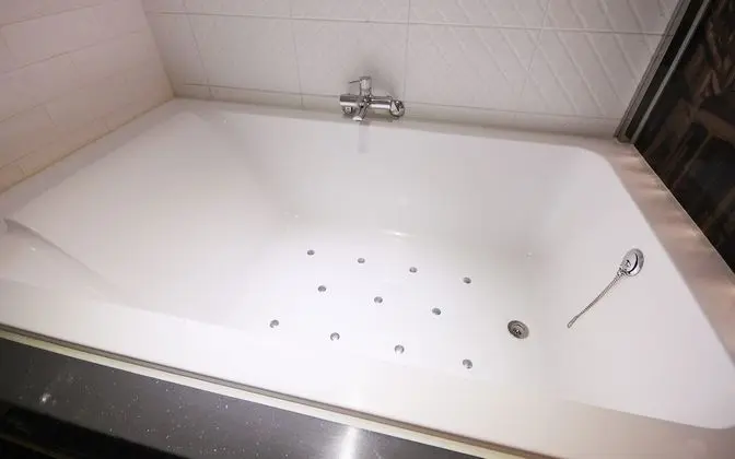 Oda (Premium (Netflix Available Bathtub Ho)