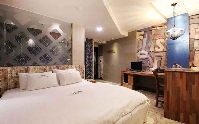 Oda (Premium (Netflix Available Bathtub Ho)