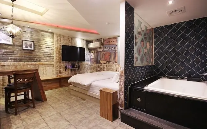 Oda (Premium (Netflix Available Bathtub Ho)