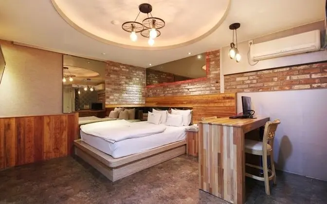 Oda (Standard (Netflix Available Bathtub H)