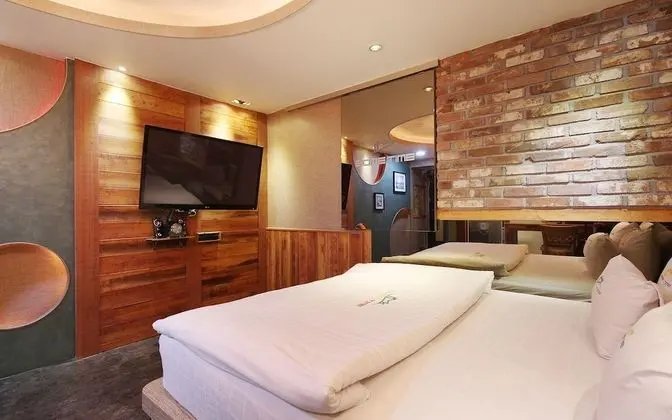 Oda (Standard (Netflix Available Bathtub H)