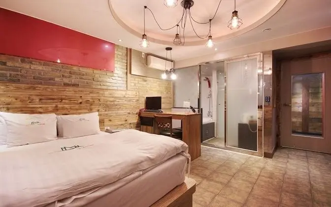 Oda (Standard (Netflix Available Bathtub H)