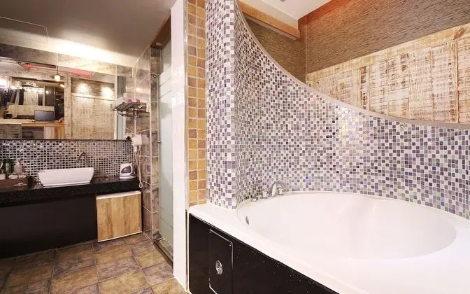 Oda (VIP (Free Netflix viewing styler equi)