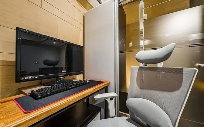 Oda (Deluxe B (gaming PC Netflix available)