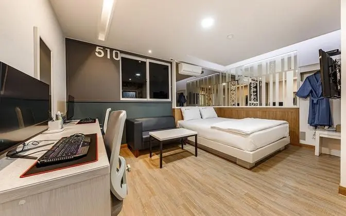 Oda (VVIP (2 Gaming PC/Netflix Available/S)