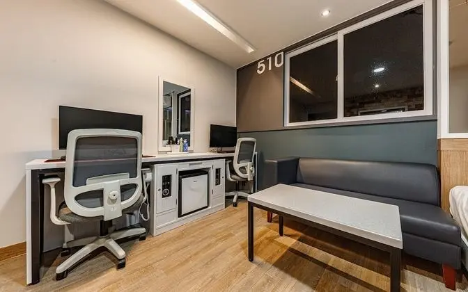 Oda (VVIP (2 Gaming PC/Netflix Available/S)