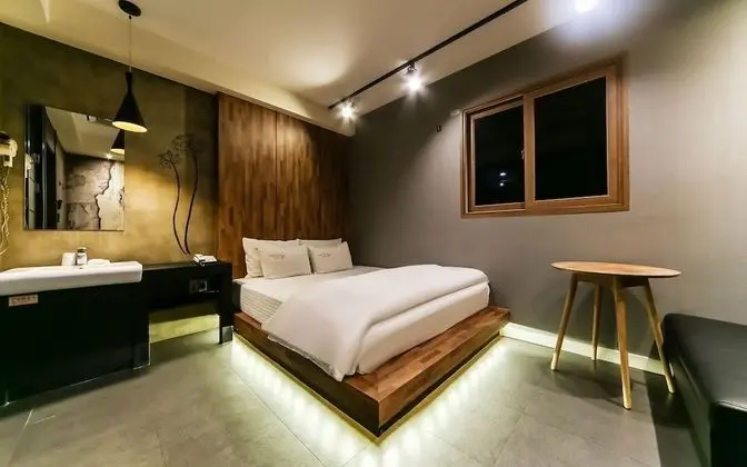Oda (General room (high-end PC Netflix/Wav)