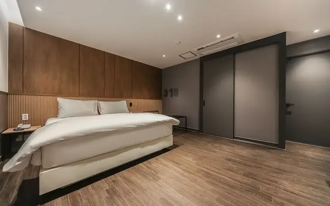 Oda (Deluxe (Free Netflix available / Air )