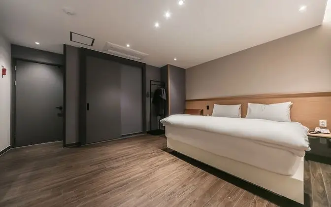 Oda (Deluxe (Free Netflix available / Air )