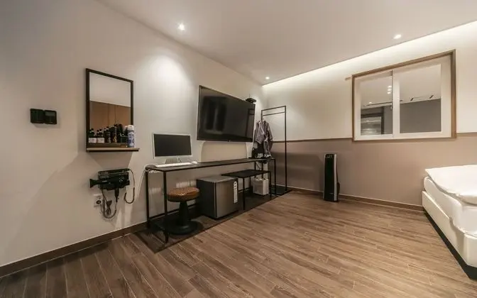 Oda (Deluxe Twin (Free Netflix / Air Purif)