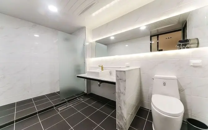 Oda (DELUXE Twin (Deluxe Twin Netflix Free)