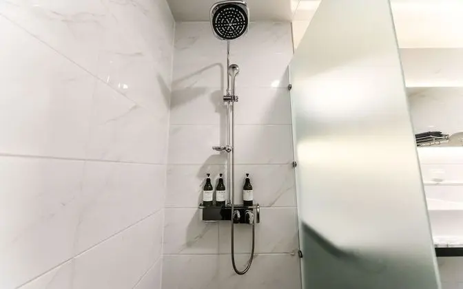 Oda (DELUXE Twin (Deluxe Twin Netflix Free)