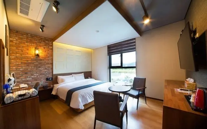 Oda (Deluxe room (Netflix available air pu)