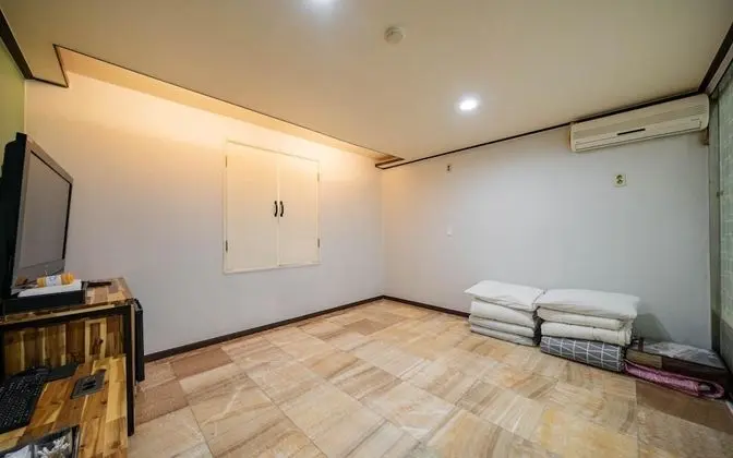 Oda (Korean Style room (Netflix viewing av)