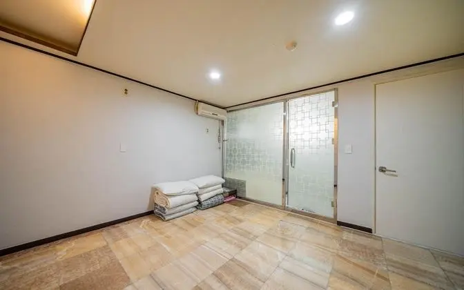 Oda (Korean Style room (Netflix viewing av)