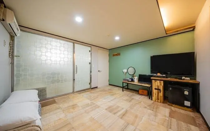 Oda (Korean Style room (Netflix viewing av)