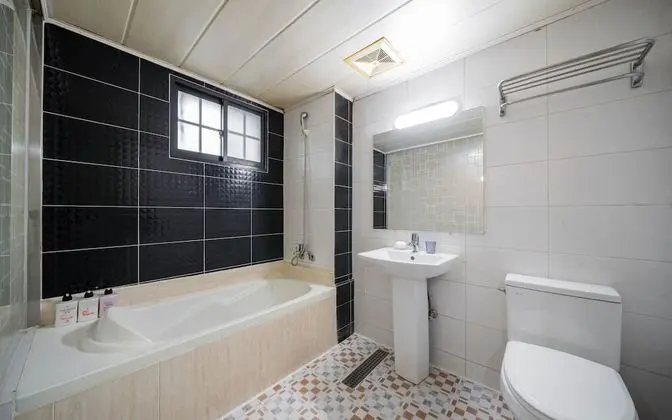 Oda (Korean Style room (Netflix viewing av)