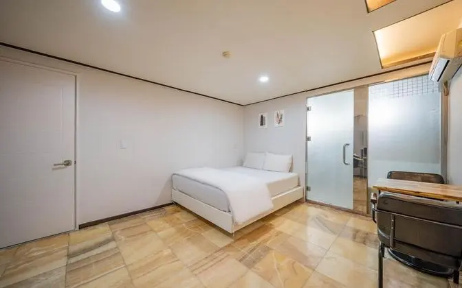 Oda (Special Room C (Netflix Available))