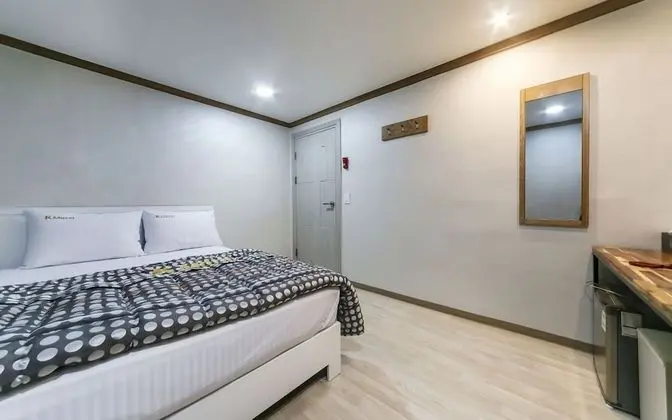 Oda (First-come first-served discount room)